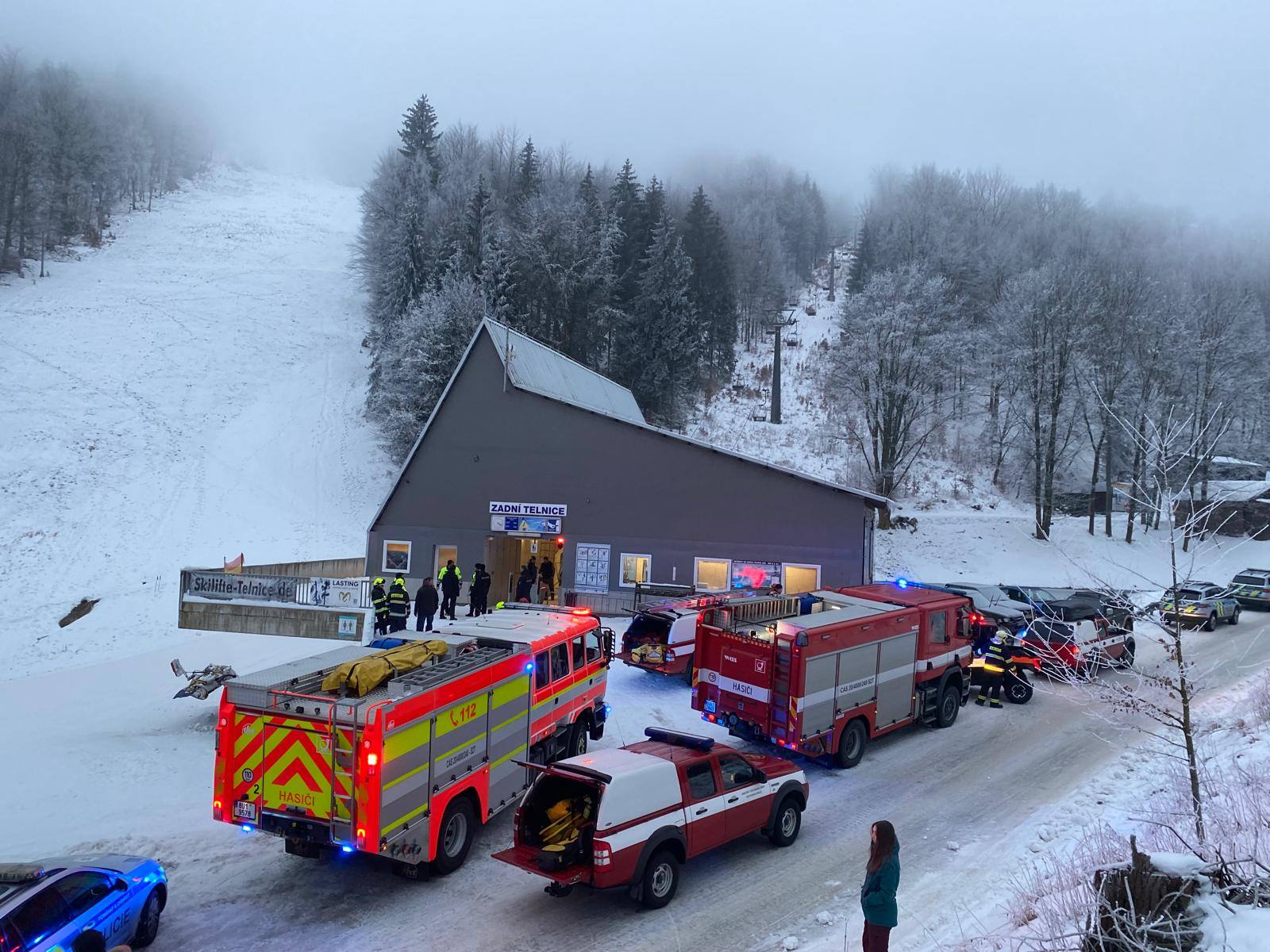 Záchrana lidí z lanovky ve Skiareálu Telnice