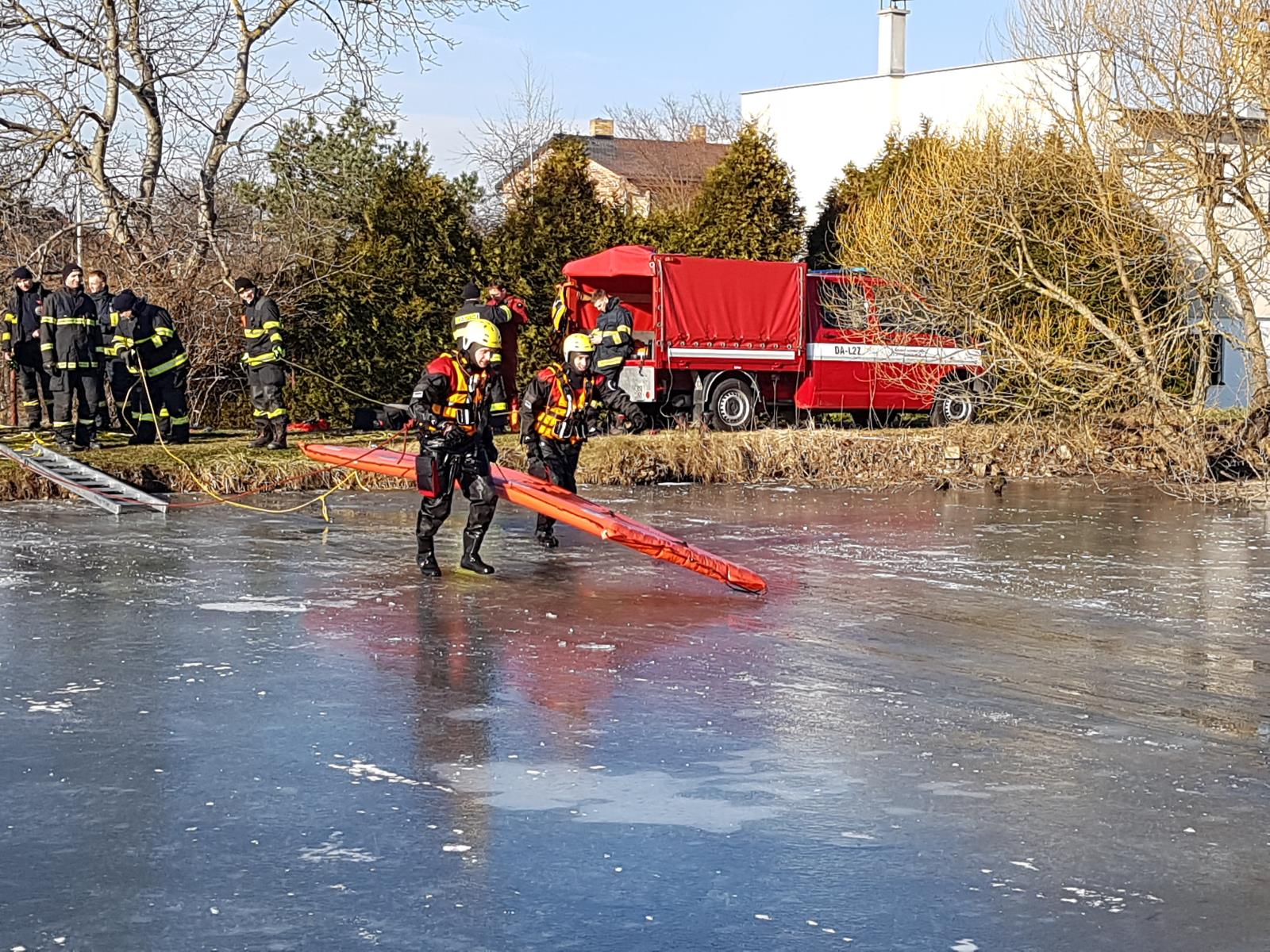 Záchrana z ledu, České Budějovice - 31. 1. 2019 (10).jpg