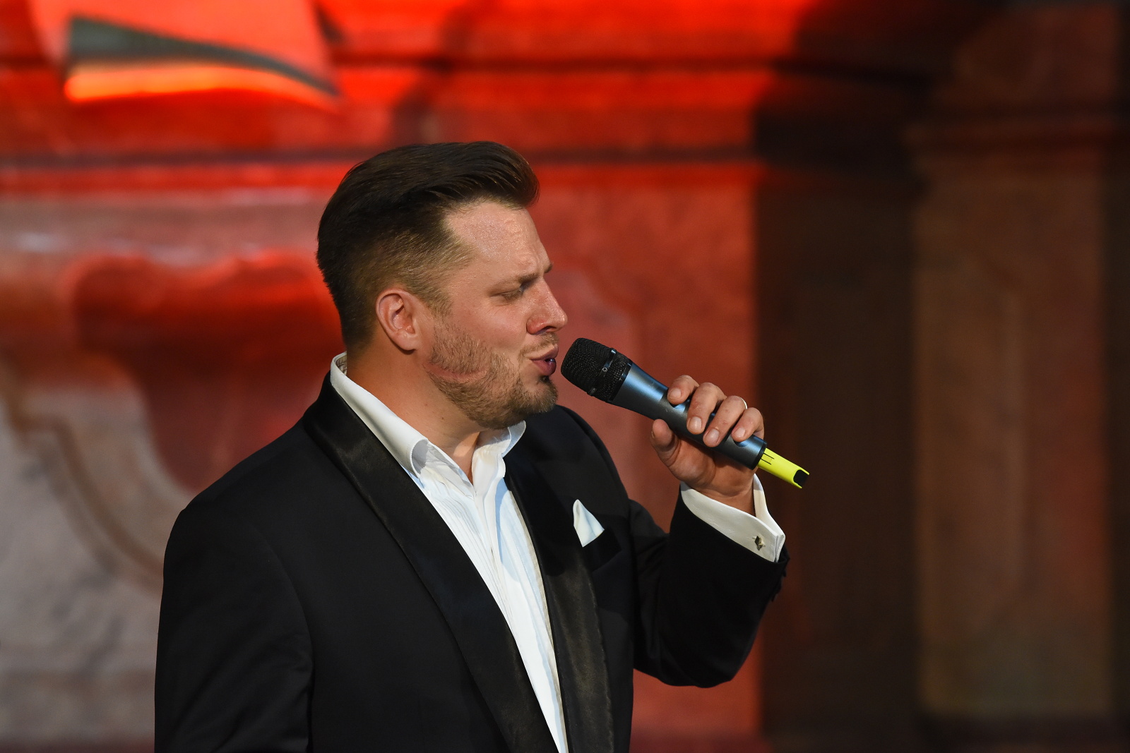 Zpěvák a herec Tomáš Savka z Národního divadla Moravskoslezského.JPG