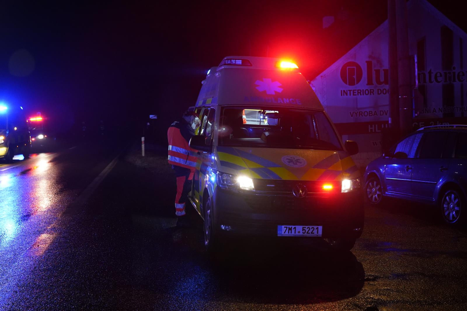 dopravni nehoda s pozarem vozidel a rodinneho domku Dolany