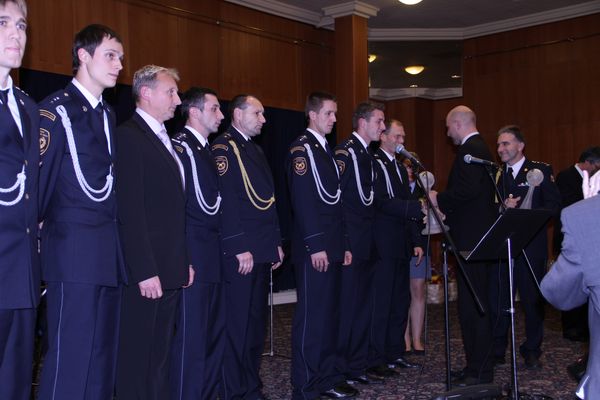 Hasičští sportovní reprezentanti přebírají ocenění