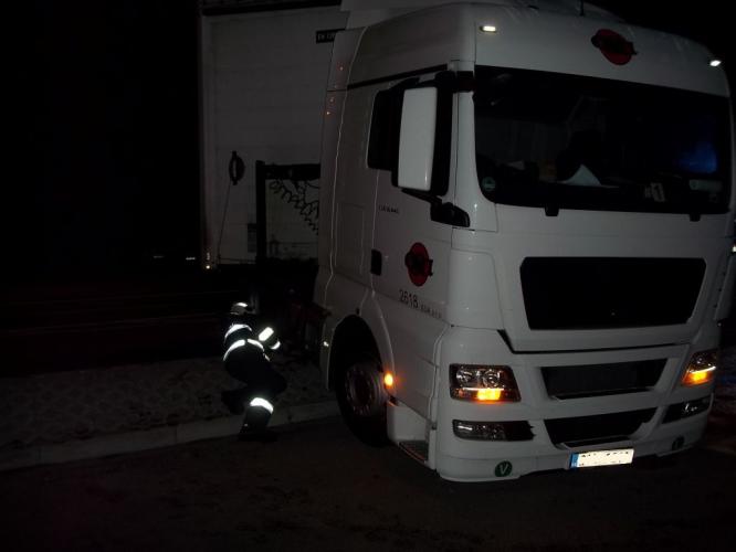 Odstraňování následků kolize kamionu trvalo více než tři hodiny