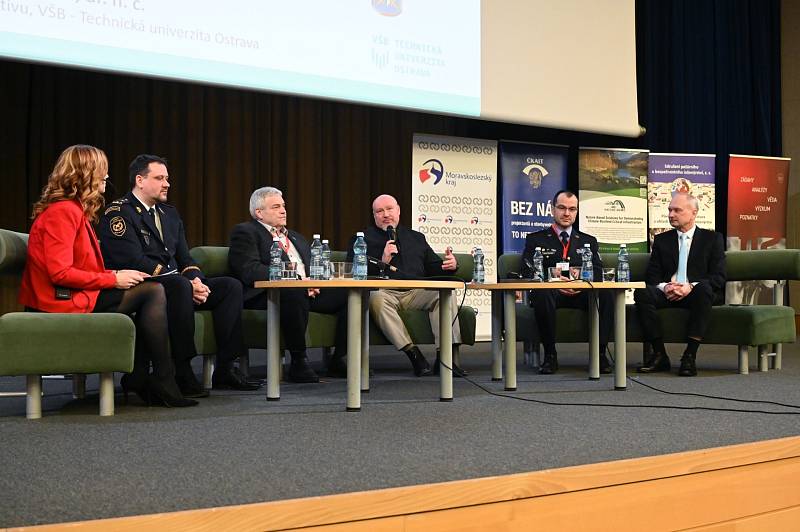 konference-ochrana-debataa_denik-galerie-800.jpg