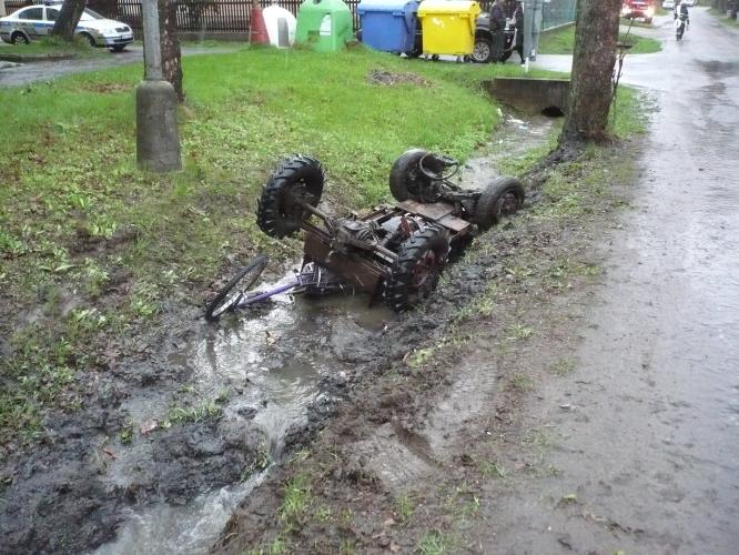 Řidič malotraktoru utrpěl těžká zranění