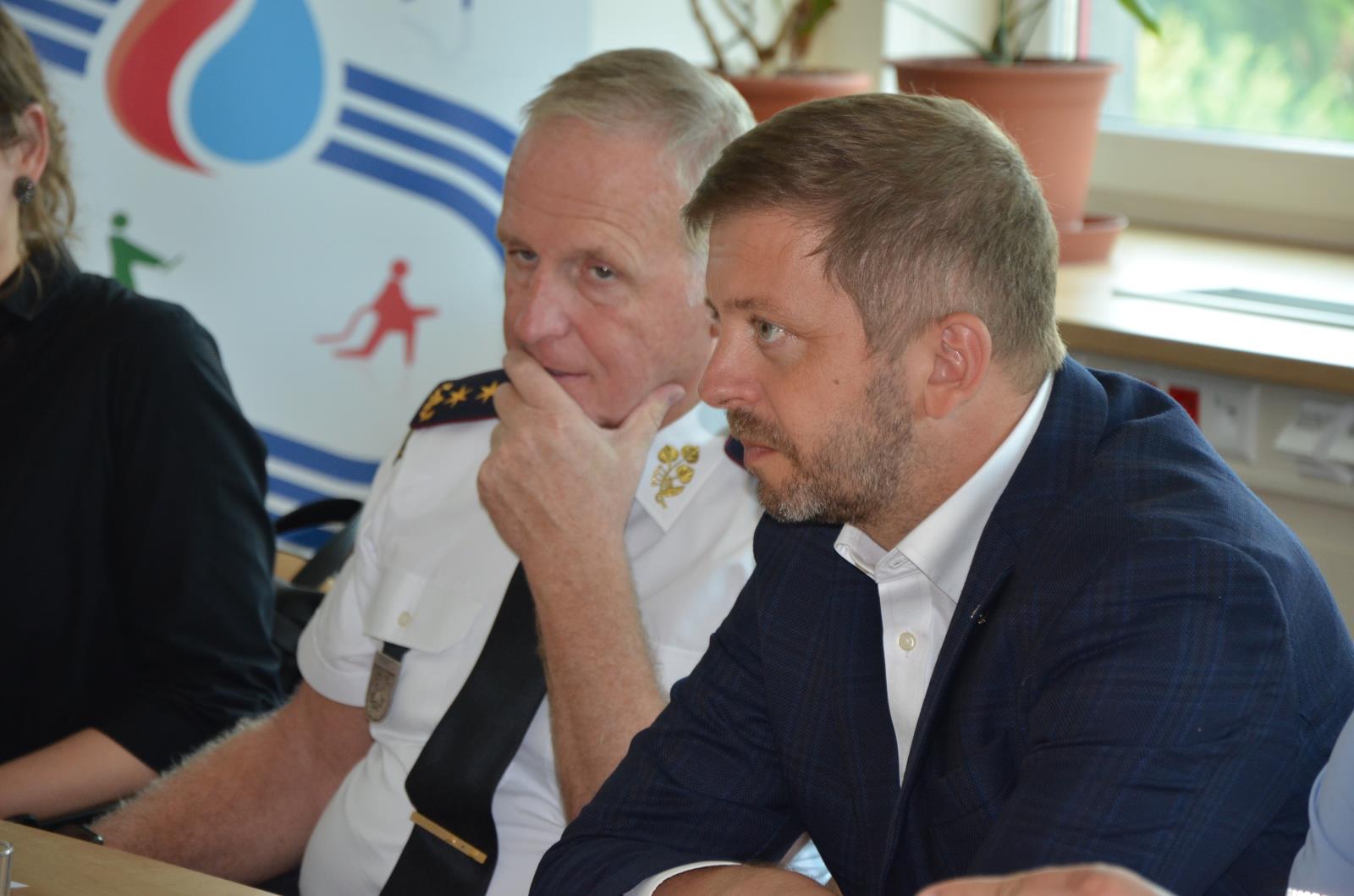 návštěva ministra vnitra na stanici Pardubice (1).JPG