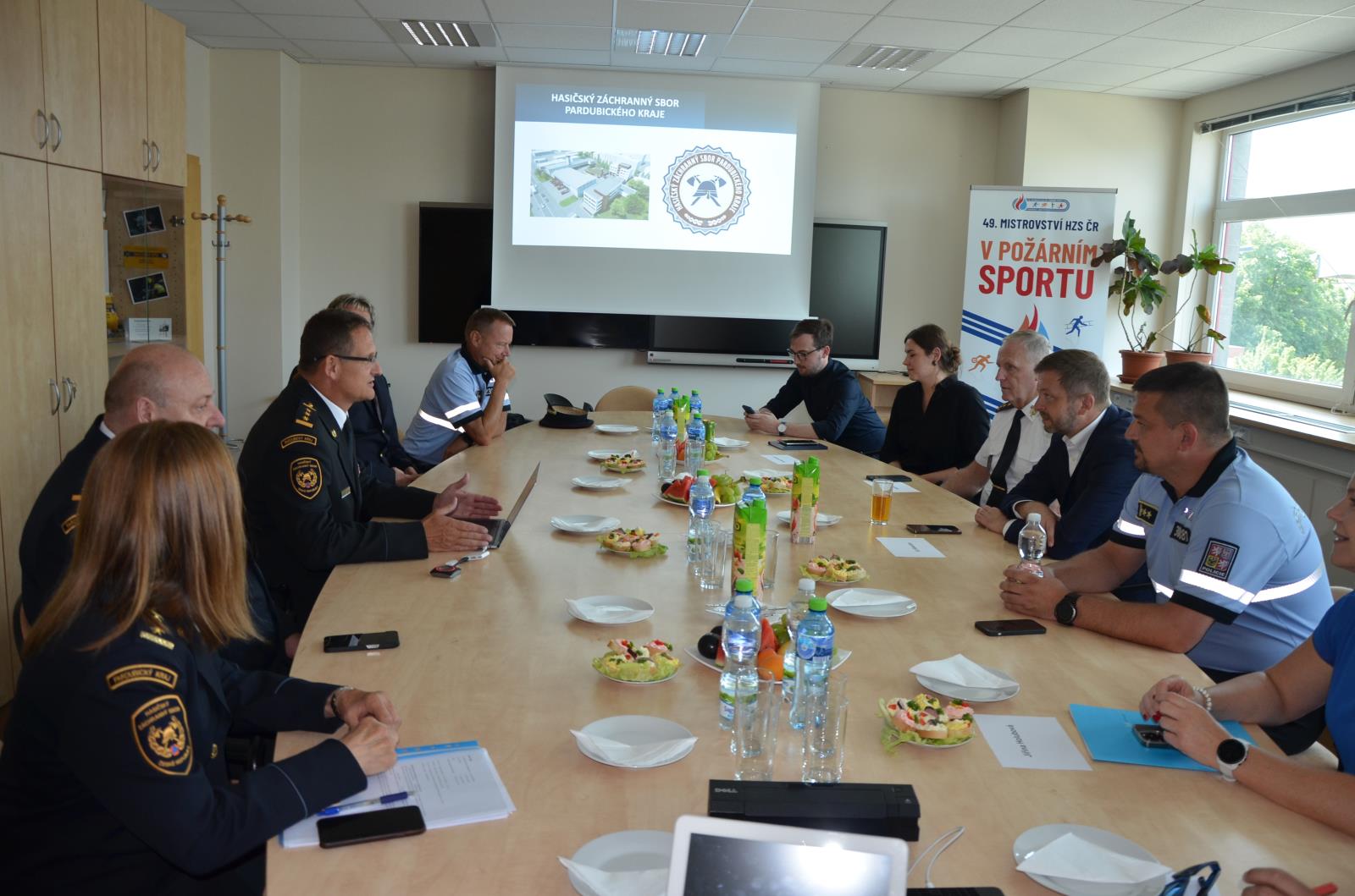 návštěva ministra vnitra na stanici Pardubice (3).JPG
