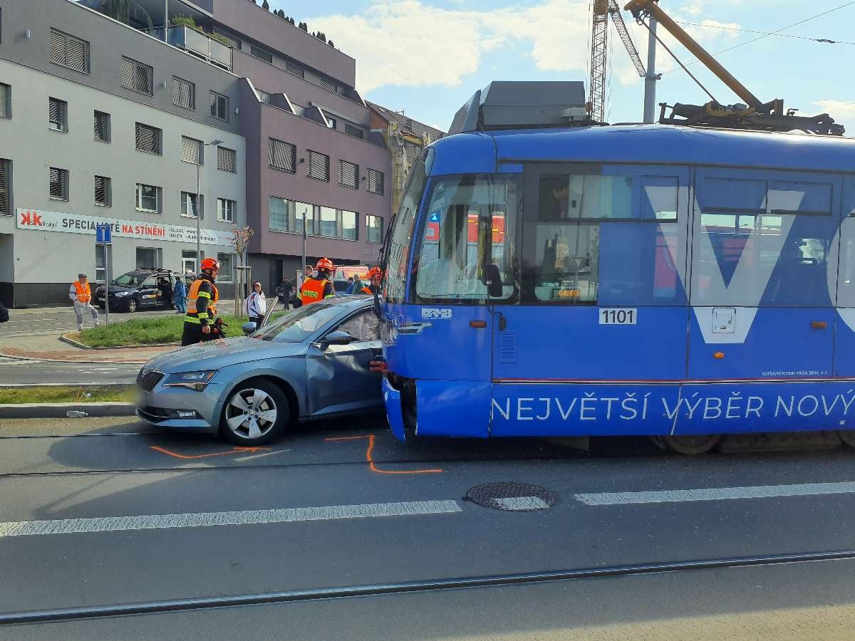 nehoda OA a TRAM (4).jpg