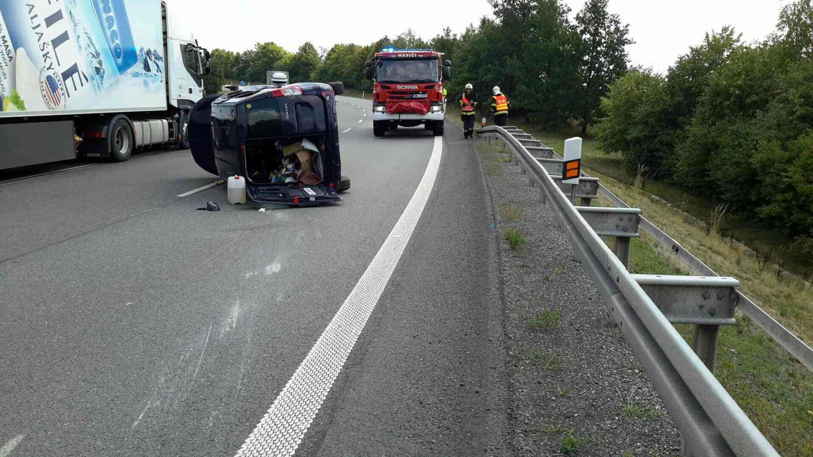 nehoda osobního vozidla a dodavky Praslavice 27-7