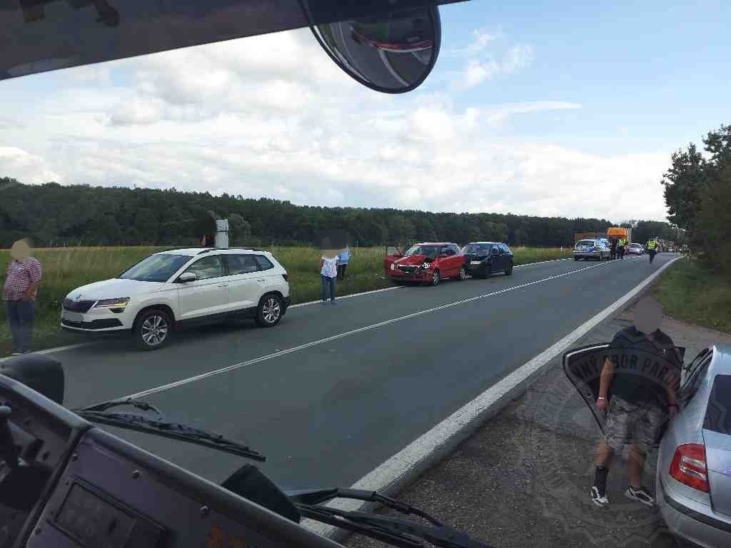 nehoda tří vozidel Valy1 1.9.2021.jpg