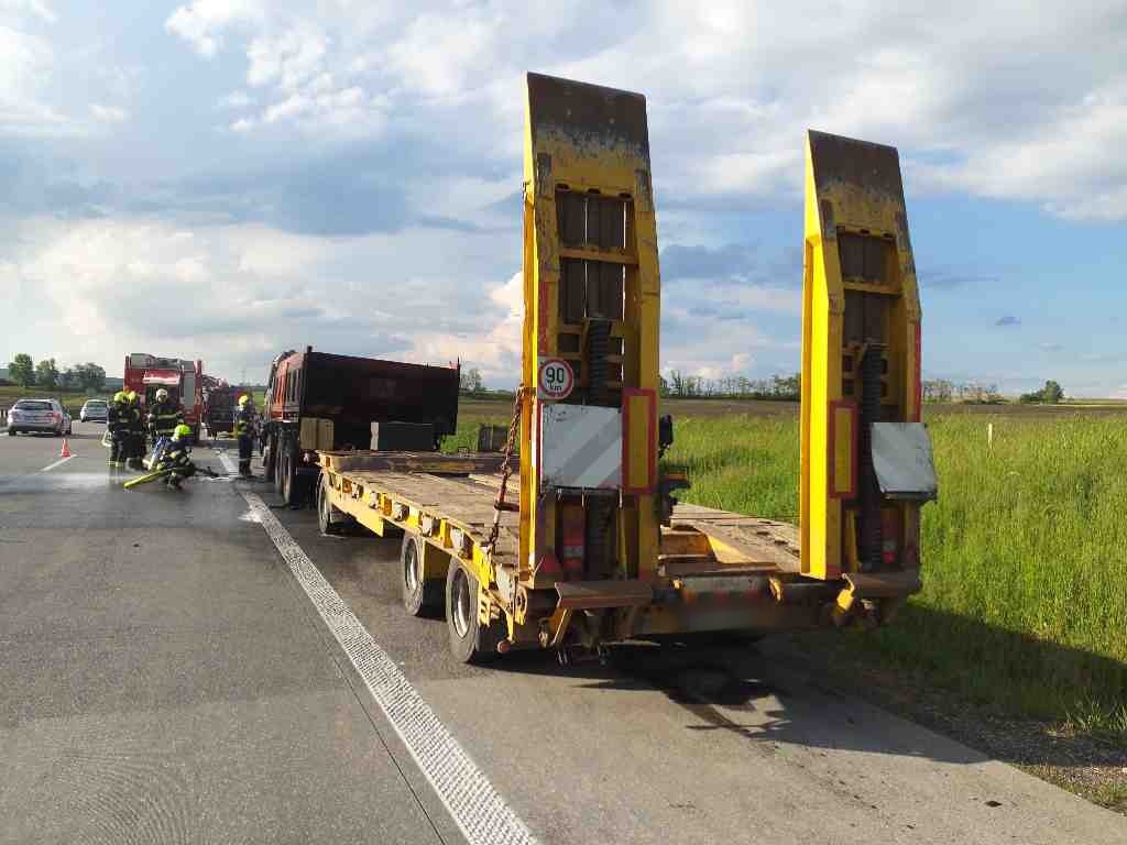 požár NA na D2 (5).jpg