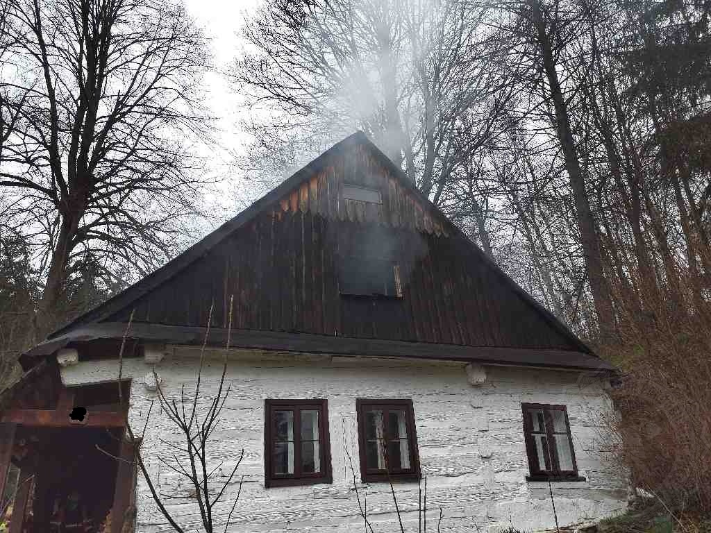 požár roubenky Výprachtice1 18.4.2021.jpg