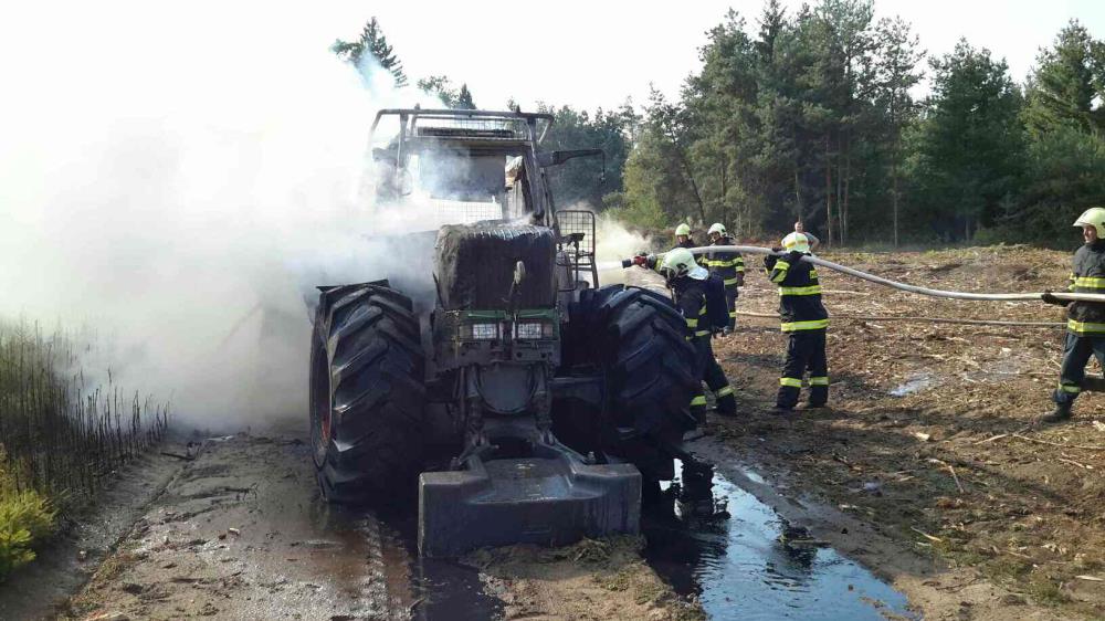 požár traktor1.jpg