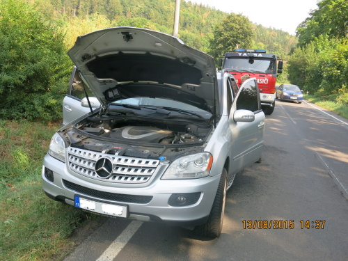 pozarMercedesML350MestoAlbrechtice (4).JPG