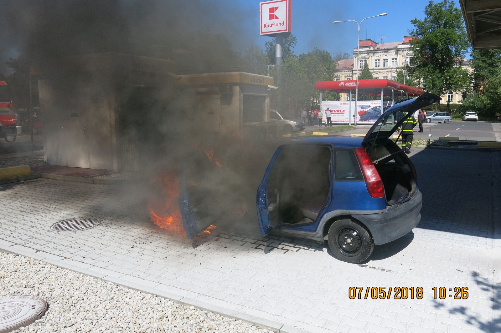 pozar_auta_opava_1.JPG