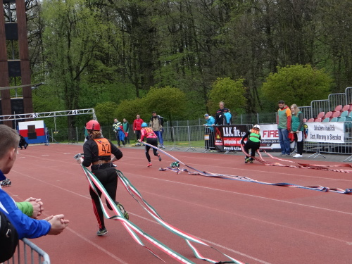 pozarnisportakademickeMCR_Ostrava_100zeny (2).JPG