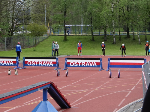 pozarnisportakademickeMCR_Ostrava_100zeny (3).JPG