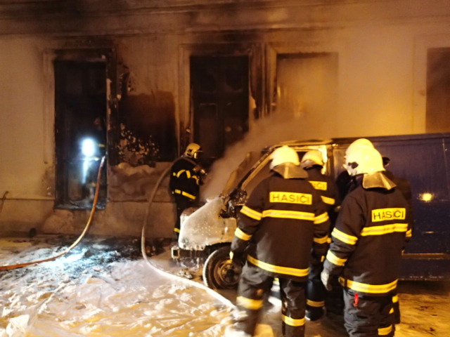 pozarpostaautoKarvina (2).JPG