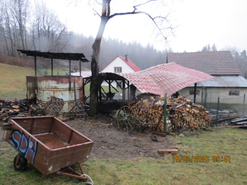 pozarpristresekFordJanovice (5).JPG