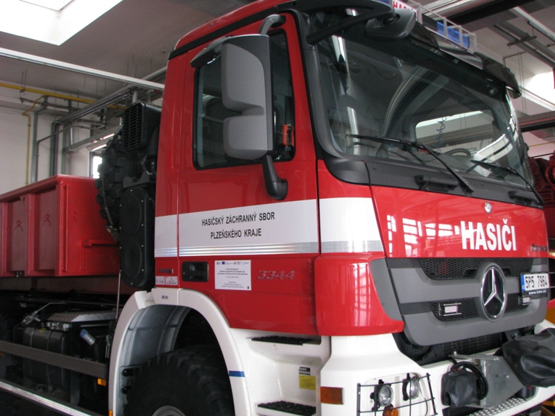 technika 2/KA-S3 MB Actros PS Plzeň-Košutka.jpg