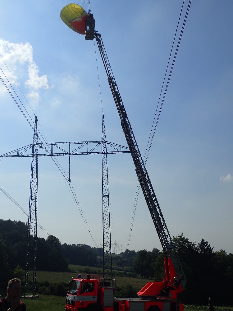 zachranaparaglidistkavedeniTrinec (4).JPG