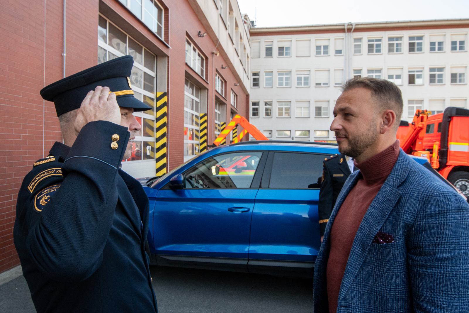 MV Slovenské republiky Matúše Šutaje Eštoka navštívil HZS MSK, kde jej přivítali generální ředitel HZS ČR Vladimír Vlček a ředitel HZS MSK Radim Kuchař (10).jpg
