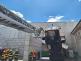 290525-Záchrana řidiče z kabiny nakloněného sběrného vozu po zachycení za vrata třídicí linky v Chrášťanech u hranice Prahy