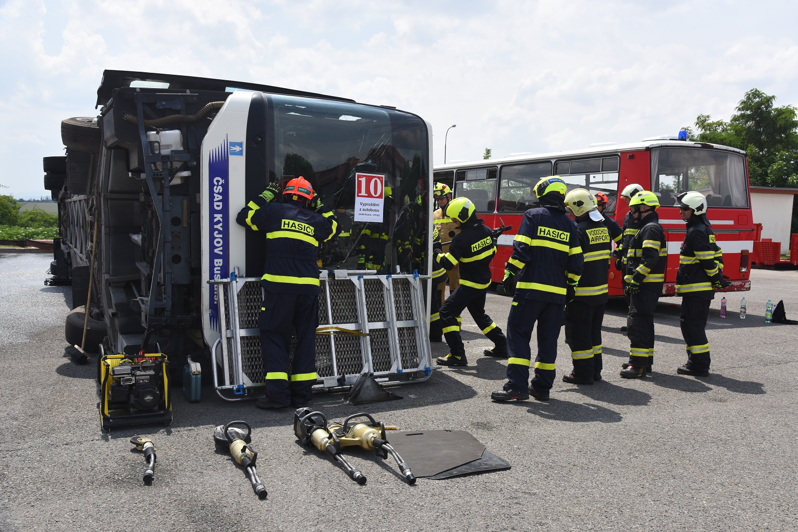 Rescue Meeting představuje jedinečnou příležitost ke sdílení zkušeností, sjednocení postupů a nácviku moderních taktik v prostředí, které simuluje reálné podmínky zásahů