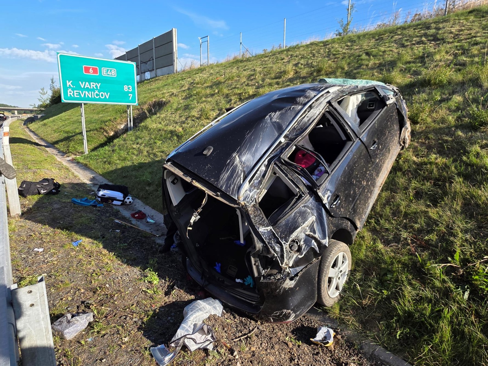 080825-Havárie osobního vozidla na karlovarské dálnici D6 před křižovatkou Nové Strašecí na kilometru 32.jpeg