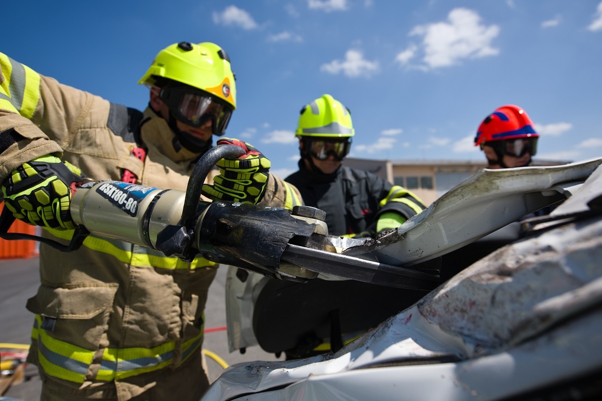 Rescue Meeting představuje jedinečnou příležitost ke sdílení zkušeností sjednocení postupů a nácviku moderních taktik v prostředí které simuluje reálné podmínky zásahů