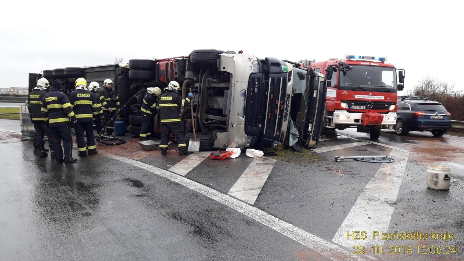 28_10_2018 DN kamion na sjezdu Plzenec (2).jpg