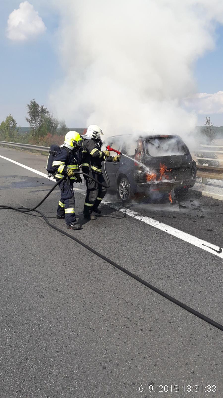 6_9_2018 požár vozidla na D5 (1).jpg