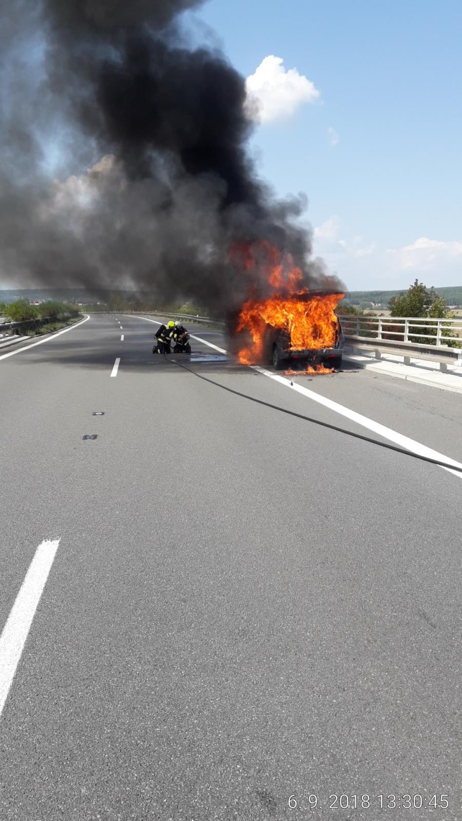 6_9_2018 požár vozidla na D5 (2).jpg