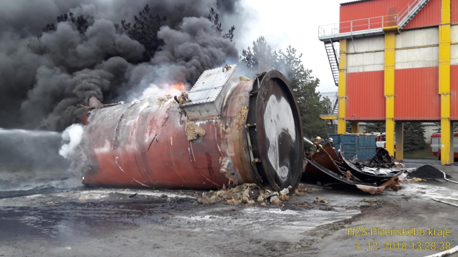 3_12_2018 požár nádrže s asfaltem obalovna Letkov (3).jpg