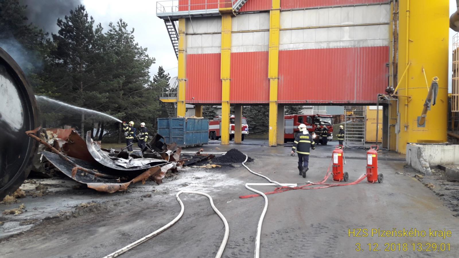 3_12_2018 požár nádrže s asfaltem obalovna Letkov (4).jpg